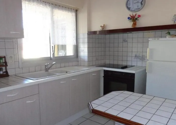 F3 Avec Garage Et Loggia, 4 Couchages, Proche Thermes Et Centre-ville, Amélie-les-bains - Fr-1-703-147 *